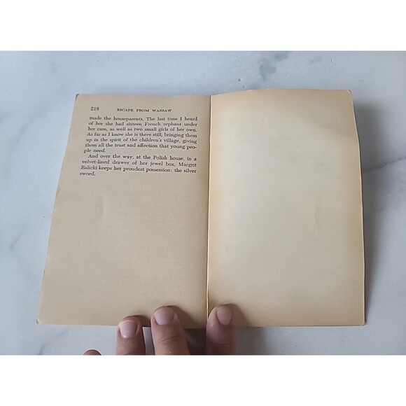 Escape From Warsaw By Ian Serraillier Paperback - Picture 8 of 10